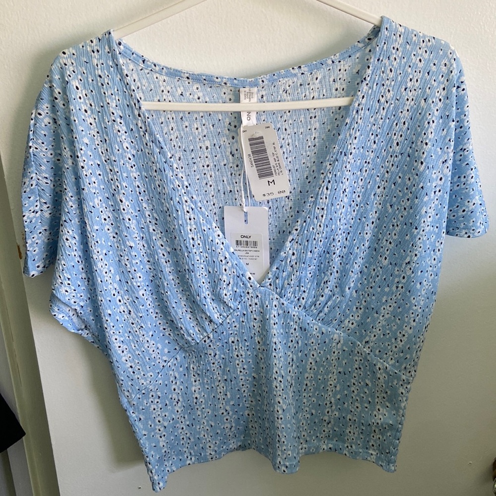 Only blue floral v neck top